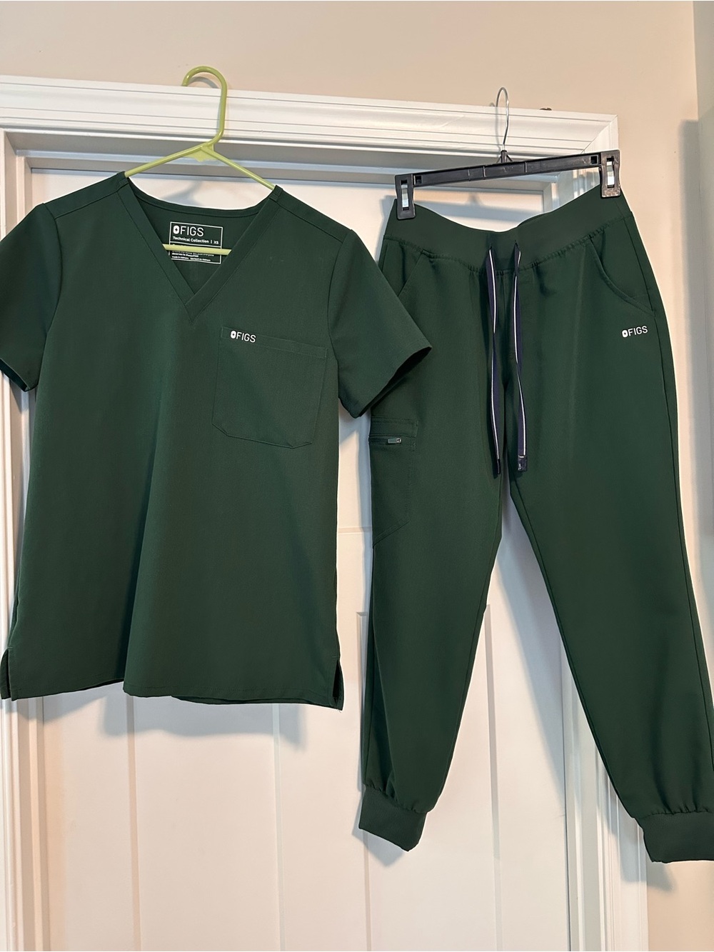 FIGS Scrub Set - Dark green